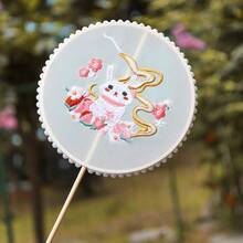 Decorative Fans - Conejo comiendo melocotón y plátano con mango redondo - Ver 5