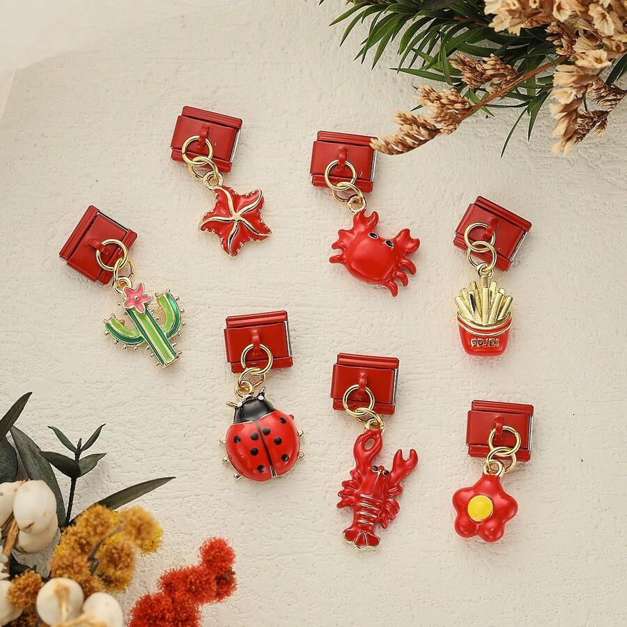 1 chiếc vòng tay bằng thép không gỉ màu đỏ, gồm các mặt dây chuyền hình cua, tôm hùm, sao biển, vịt, khủng long, bọ rùa, khoai tây chiên, xương rồng, xúc xắc, dùng để tự làm trang sức cho vòng tay và vòng cổ, có thể phối hợp tự do với nhiều phong cách khác nhau. - Đỏ - Xem 1
