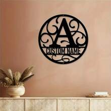 1PC Personalized Round Metal Monogram Wall Art, Custom Alphabet Plaque With Rustic Farmhouse Style, Iron Construction 26 Letters Welcome Sign, Easy Hanging Ornament For Couple Lovers Family Home Office Living Room Garden Decor, 2D Flat Housewarming Valentine's Day Gift,School Supplies,Back To School