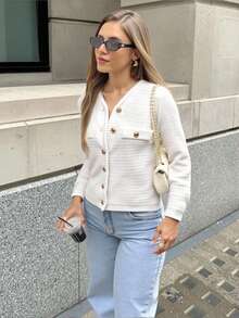 Cardigan tricotat cu mânecă lungă, cu decolteu în V și nasturi în față, model elegant și minimalist, model alb, top de primăvară