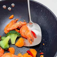 1 Stück 304 Edelstahl Bratspatel mit Holzgriff, hitzebeständiger Suppenkelle mit langem Griff, antihaftbeschichtetes Kochutensil, geeignet für Zuhause, Restaurant, Chefkoch, Backen, Rühren, multifunktionales Küchengerät