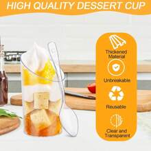 10/20/30/40/50 Piezas Vasos de postre de 2.5oz/80ml con cucharas, redondeados y en ángulo, de plástico transparente para parfait, aperitivos, pequeños vasos, cuencos para degustar postres y aperitivos en fiestas