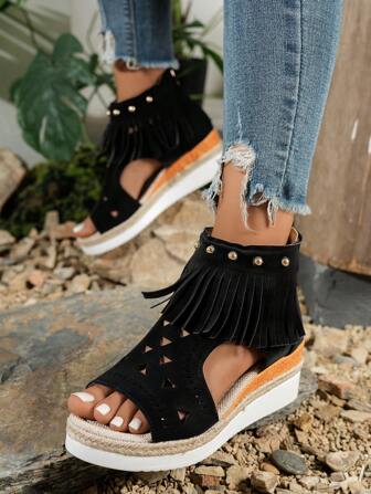 新款女士几何复古印花波西米亚黑色流苏凉鞋，夏季假日露趾镂空厚底坡跟凉鞋