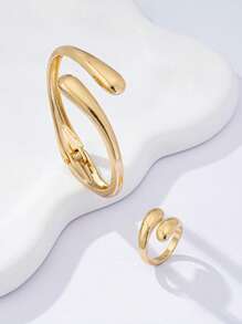 2 Stücke Set (1 Armreif & 1 Ring): Stilvoller asymmetrischer doppelter Wassertropfen-Überkreuzungsarmreif und schicker geometrischer Wassertropfen-Vintageoldring. Zarte, süße und elegante Art mit einfachem und retroem Design. Europäischer und amerikanischer Stil, hochwertige Anmutung. Perfekt für den täglichen Gebrauch, Arbeit, Meetings, Partys, romantische Dates, Fotoshootings, Geschäftsverhandlungen oder andere elegante Anlässe, Strand, Urlaub, Sommerschmuck-Set