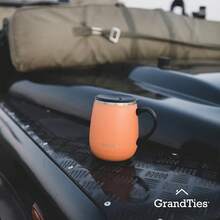 GRANDTIES - Taza de café aislante con asa, tapa deslizante para evitar salpicaduras, termo con forma de copa de vino de 16 oz con doble pared al vacío de acero inoxidable - Zanahoria - Ver 2