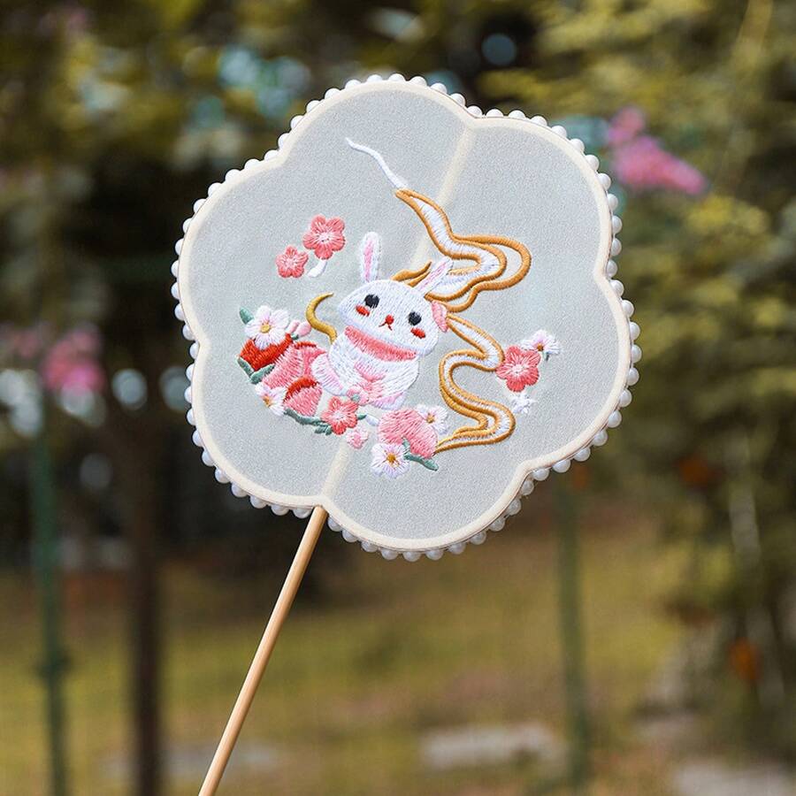 Decorative Fans - Conejo comiendo melocotón y plátano con mango redondo - Ver 1