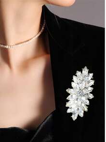 1pc Luxury Crystal Flower Brooch, Elegant Women's Scarf Clip, Versatile Accessory For Clothes, Shoes, Bags, Suits, Hats - White - View 13