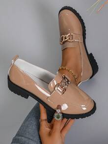 Mocasines de mujer con decoración de cadena, zapatos planos slip-on, estilo británico, nueva llegada de otoño 2025, estilo universitario, moda elegante, cómodos y casuales. Mocasines de mujer adecuados para faldas y uso en el campus, talla pequeña en un tamaño