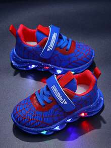 MGO Kidss Tênis MGO Kids para meninos com solado iluminado, nova moda primavera/outono 2024, tênis luminosos com estampa de teia de aranha para meninos, calçados esportivos de malha respirável para crianças de 1 a 6 anos