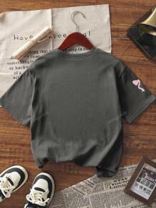 Camiseta feminina com estampa fofa de laço e número 23, gola redonda e manga curta, top moderno e versátil para o verão
