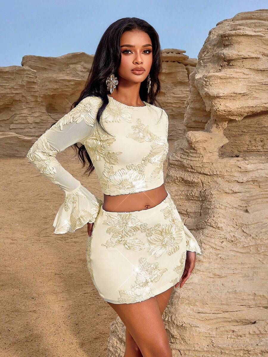 女士时尚 3D 刺绣镂空露背喇叭袖短款上衣和紧身迷你裙 2 件套，适合日常和派对