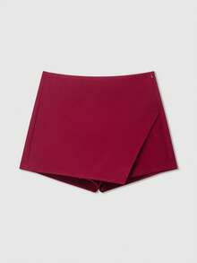 عنابي اللون