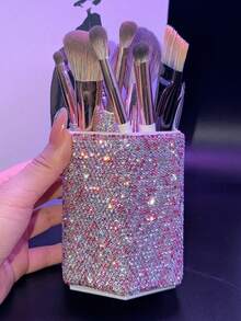 1 hộp đựng cọ trang điểm hình lục giác đính đá, dung tích lớn, đính pha lê nhiều màu, kiểu dáng sang trọng lấp lánh, họa tiết kim cương phủ kín, hình trụ lục giác, chi tiết cạnh tinh tế, hộp đựng dụng cụ mỹ phẩm, thích hợp cho bàn trang điểm phòng ngủ, bàn trang điểm, hộp đựng trang sức, túi đựng, hộp đựng cọ trang điểm, giá đựng cọ, hộp đựng nước hoa, túi xách, quà tặng cho phụ nữ, quà Giáng sinh, ý tưởng quà tặng cho phụ nữ, trang trí phòng. - Hồng - Xem 13