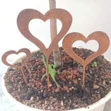3pcs Vintage Weathered Metal Heart Shaped Garden Stakes, Rustic Style, Christmas Outdoor Decor, Nature & Outdoor Theme, Freestanding Yard Decoration, No Power Or Battery Required