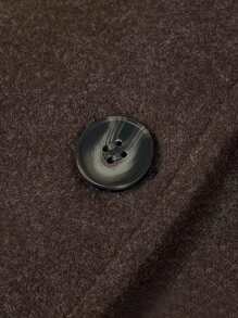 这款复古优雅的女士夹克采用欧美风格和宽松版型法式设计，时尚休闲，是一款百搭的女士长袖单排扣羊毛短外套