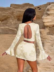 女士时尚 3D 刺绣镂空露背喇叭袖短款上衣和紧身迷你裙 2 件套，适合日常和派对