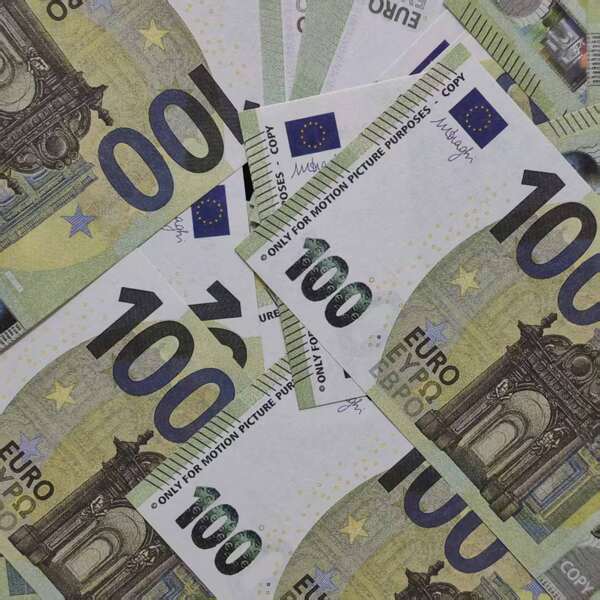 100PCS 11*6.15cm Small Size Copy € 100 Denomination, 50PCS 14.7*8.2cm New And Old Copy € 100 Denomination Counterfeit Banknote Props Paper Origami Props,Euro Shape Fake Money Commemorative Display Prop Paper,Euro Movie Props Paper, Valentine's Day Origami Props, Movie Magic Props Euro
