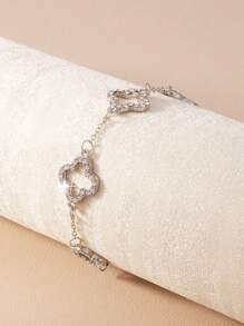 1 Stück grenzüberschreitender Cut Out Vier-Blatt-Blumen Diamant-Armreif, süßes Kleeblatt-Armband