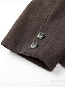 这款复古优雅的女士夹克采用欧美风格和宽松版型法式设计，时尚休闲，是一款百搭的女士长袖单排扣羊毛短外套