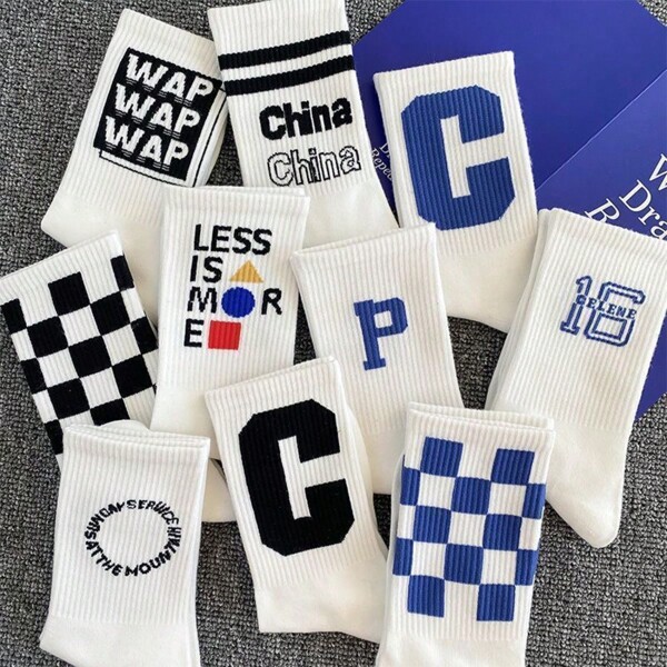 5 Pairs Random Men's Letter & Stripe Pattern Socks, Minimalist Street Style Vintage, Soft & Comfortable For Casual, Home Or Outdoor Sports Wear