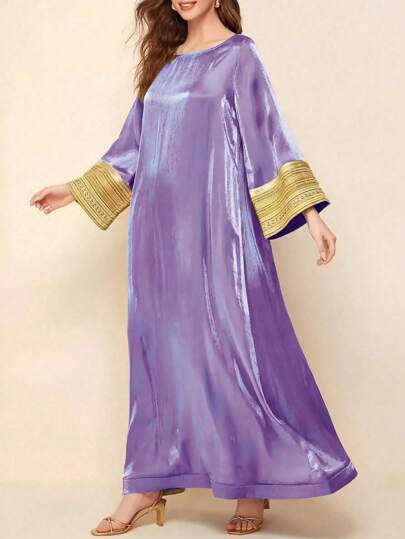 Robe longue à manches longues avec col rond, ornée de séquins de couleurs contrastées, élégante