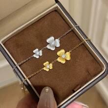 1 Piece Classic Brushed Clover Petal Gold Plated Women's Bracelet, Fashion Women's Gold Bracelet