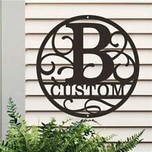 1PC Personalized Round Metal Monogram Wall Art, Custom Alphabet Plaque With Rustic Farmhouse Style, Iron Construction 26 Letters Welcome Sign, Easy Hanging Ornament For Couple Lovers Family Home Office Living Room Garden Decor, 2D Flat Housewarming Valentine's Day Gift,School Supplies,Back To School