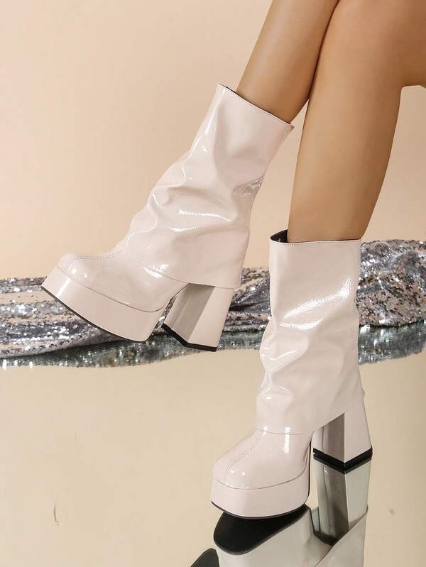 Botas femininas de salto grosso e cano médio, à prova d'água, com sola grossa e salto alto plissado, botas góticas vintage dobráveis, bico redondo e cano largo, estilo pull-on para combinar com leggings para uso diário e festas