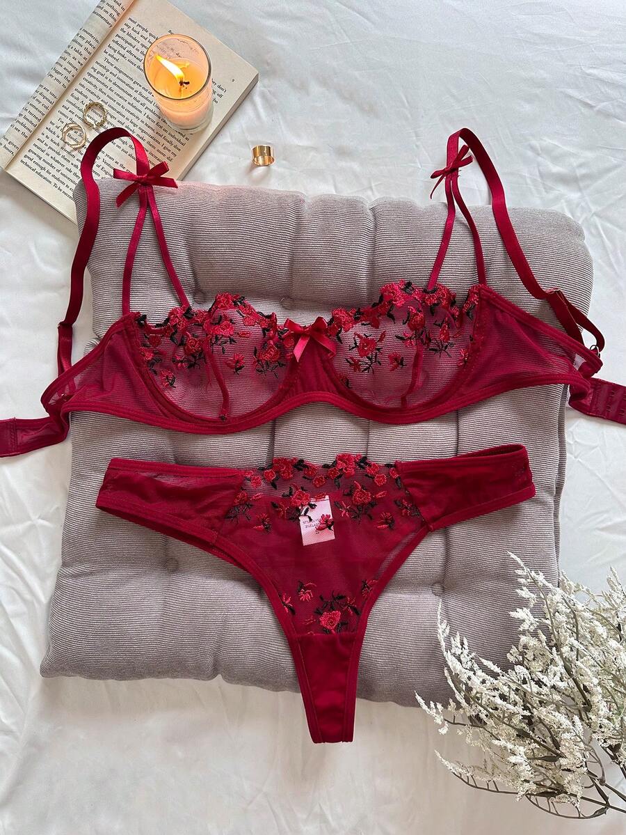 Valentine's Day Women's Romantic, Sexy And Charming Red Lace Flower Embroidery Lingerie Set - 酒紅色 - 查看 1