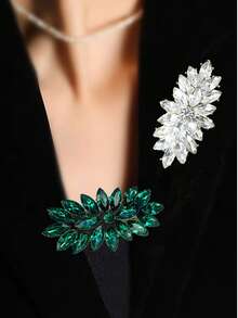1pc Luxury Crystal Flower Brooch, Elegant Women's Scarf Clip, Versatile Accessory For Clothes, Shoes, Bags, Suits, Hats - White - View 2