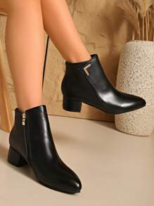 女士基本款纯色时尚优雅侧拉链粗跟短靴，织物衬里，金属 V 形扣装饰，秋冬