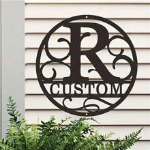 1PC Personalized Round Metal Monogram Wall Art, Custom Alphabet Plaque With Rustic Farmhouse Style, Iron Construction 26 Letters Welcome Sign, Easy Hanging Ornament For Couple Lovers Family Home Office Living Room Garden Decor, 2D Flat Housewarming Valentine's Day Gift,School Supplies,Back To School