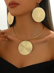 2 Pieces Set Of Exaggerated Simple Style Gold And Black Contrasting Geometric Circular Laser Pattern Pendant Earrings And Necklace Jewelry Set. Wear Jewelry To Parties And Vacations - Golden Yellow+Black - View 11