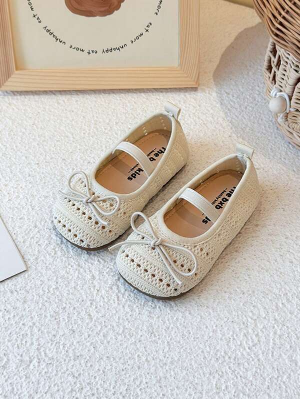 1 paar effen platte kinderschoenen, hol ontwerp met strik, lage ronde neus, klittenbandsluiting, zacht en comfortabel, minimalistisch en modieus, geschikt voor alle seizoenen, voor binnen en buiten, schoolkleding