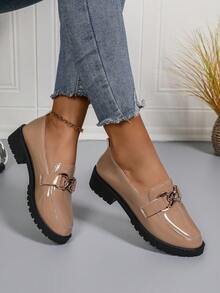 Mocasines de mujer con decoración de cadena, zapatos planos slip-on, estilo británico, nueva llegada de otoño 2025, estilo universitario, moda elegante, cómodos y casuales. Mocasines de mujer adecuados para faldas y uso en el campus, talla pequeña en un tamaño