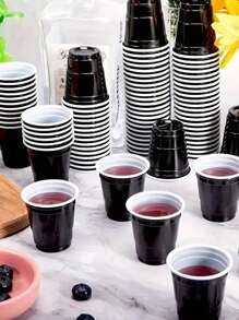 100 pièces Verres à shot en plastique, verres à shot miniatures polyvalents en plastique de 2 oz, verres à shot miniatures jetables de 2 oz, tasses à cocktail jetables, tasses à boissons, tasses d'échantillonnage, petites tasses réutilisables faciles à nettoyer pour les spiritueux, les cocktails, les jus et les sauces, convenant à toutes les réunions, jeux de fête, photos de fête, vacances, fêtes, fêtes d'Halloween ou de Noël