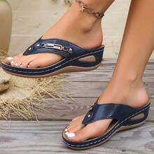 女士超大号金属扣坡跟人字拖凉鞋，跨境厚底镂空沙滩拖鞋，加大码坡跟厚底凉鞋