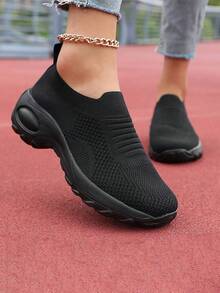 In The Autumn Of 2025, There Will Be New Women's Running Shoes And Casual Sports Shoes. They Feature Anti-Slip Thick Soles And Shock Absorption Functions. The Simple And Solid-Colored Knitted Styles Are Suitable For Walking. They Are Essential Sports Shoes For The New School Year. They Are Indispensable Sports Shoes For The New School Year, Suitable For Commuting, Outdoor Activities, Mountain Climbing And Hiking. They Are Both Comfortable And Multi-Functional. They Are Also Very Suitable For Wearing During Halloween, Which Is Very Convenient To Wear. Halloween Shoes.