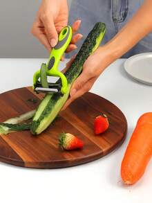 1件可旋转不锈钢刀片蔬菜削皮器，厨房不锈钢去皮削皮器，旋转多功能三面瓜刨，土豆削皮器，苹果削皮器，胡萝卜削皮器，黄瓜切片器，三合一多功能削皮削皮器，蔬菜水果瓜刨，不锈钢削皮器去皮水果刀多功能土豆甘蔗刮刀刨削皮器