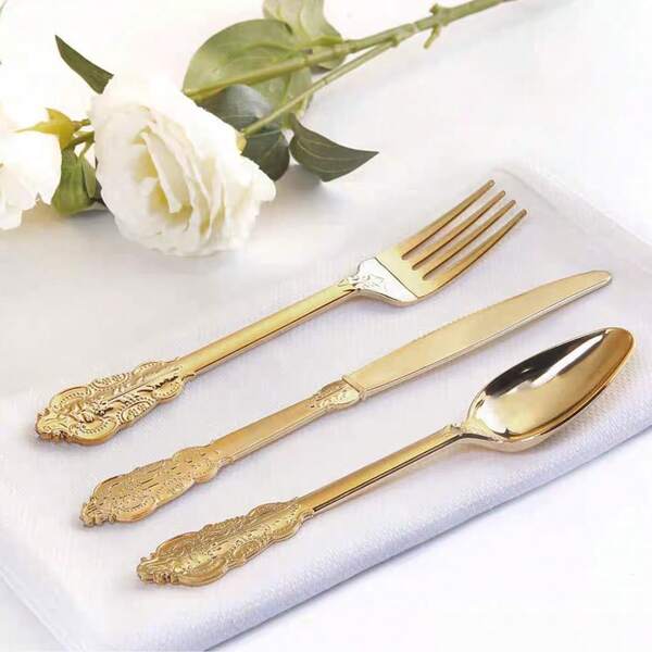 150 pièces Set de vaisselle vintage style palais doré sculpté - 50 couteaux, 50 fourchettes et 50 cuillères - Set de couverts réutilisables, convient pour le dîner, les fêtes, les mariages