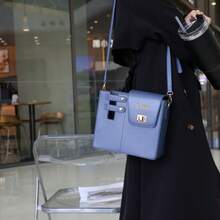 1pc Personalized Custom Name Design, Letter Capitalization, Pu Leather Square Portable Beverage Bottle, Water Cup Bag, Universal Large Insulated Cup, Pink Single-Shoulder Crossbody Water Cup Bag, Large-Capacity Women's Bag, Suitable For Daily Commuting, Office, Outdoor Camping And Shopping - Multicolor - View 5