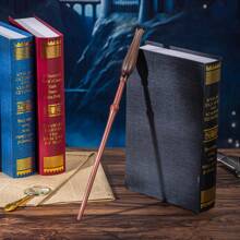 Warner Bros 1 Pieza Varita Mágica de Harry Potter Oficial de Warner Bros. - Accesorio de Película, Material de Resina con Núcleo Metálico Interno para Mayor Durabilidad y Resistencia a Roturas [Garantía Genuina] -- Varita de Voldemort, Varita de Hermione, Incluye Boleto de Ida y Vuelta del Expreso de Hogwarts. Empaque en Elegante Caja de Regalo Morada, Ideal para Fiestas, Actuaciones, Disfraces, Coleccionables y Regalos.