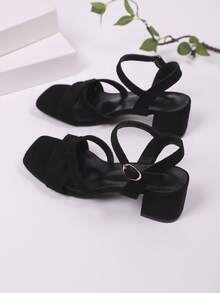 1 双时尚粗跟女式凉鞋，带露跟带，纯色露趾，简约时尚，绒面革包跟，欧美设计 - 交叉黑 - 查看 7