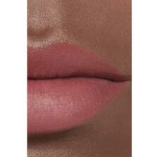 ROUGE ALLURE VELVET Luminous Matte Lip Colour 63-ESSENTIELLE de Chanel - 63-ESENCIAL - Ver 4