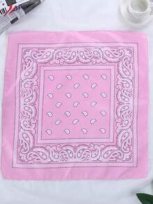 一条西部风情波西米亚休闲复古围巾，四季皆宜，适合日常穿着。