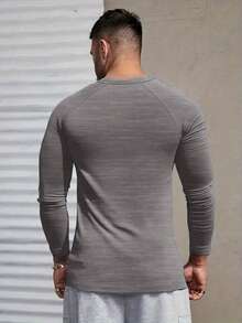 Camiseta interior de manga larga con cuello Henley, de unicolor y casual, versátil y cómoda, de tela suave para todas las estaciones, otoño - Gris Claro - Ver 4