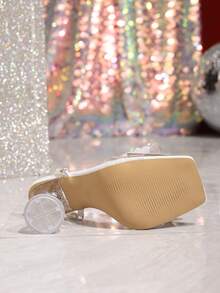 Sandalias de tacón alto elegantes para mujer, nuevas para primavera/verano con rhinestones y perlas blancas, estilo de celebridad de moda europea y americana, decoración de lazo de perlas falsas, diseño de tacón grueso con punta cuadrada y cristales, correa cruzada ajustable con perlas, adecuadas para fiesta, boda, gala, atuendo de vacaciones y baile de graduación - Blanco - Ver 7