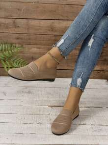 Tenis de mujer sin cordones tipo slip-on, tenis para mujer cómodos y transpirables con suela plana ligera, zapatos cómodos de mujer ideales para primavera, otoño y conducción, tenis deportivos para mujer para uso diario y estilo casual Tenis casuales de mujer de deporte para mujer, slip-on para primavera y otoño, de punta redonda, color negro y blanco solido , livianas modelo de tenis versátiles, zapatillas planas de lona para mujer corte bajo Tenis para mujer Zapatillas deportivas De suela ,cómoda,ligero,al aire libre caminar Zapatillas deportivas transpirables de malla para mujer, sandalias suela blanda antideslizante de color sólido con puntera redonda, aptas para uso diario, deportes, tenis. Mujer Casual Moda Transpirable Tenis Zapatos Cómodos Sneaker Nuevos zapatos deportivos casuales para mujer, tenis bordados cómodos, livianos, transpirables y planos deslizables, zapatos para mujeres - Caqui - Ver 5