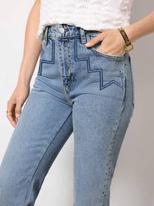 Jeans acampanados bordados y lavados con ajuste Elastic, adecuados para usar y desgastarse todos los días, para mujeres