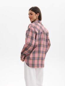 Damen neue Mode rosa karierte Langarm Lässig Loose Bluse, geeignet für die Herbstsaison. Karierte Brusttasche mit Knöpfen, elegantes Damen Hemd, Damenshirt, Festtagskleidung, Alltagsmode, Stil für den Nationalfeiertag in Saudi-Arabien und den Nahen Osten, Strickjacke, Businesskleidung